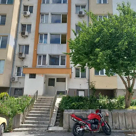 Comfort Near The Βάρνα